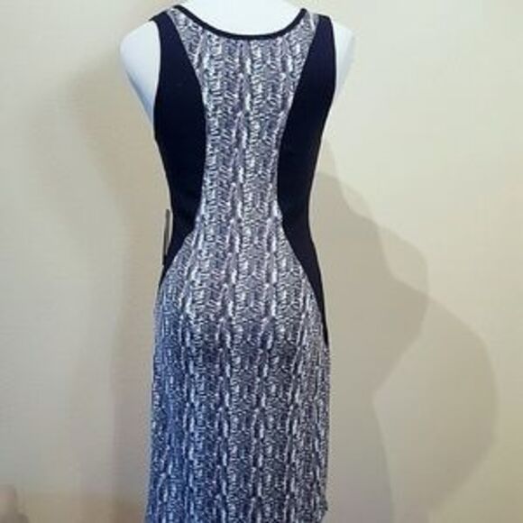 Threads for Thought Sustainably Made Dress - Picture 4 of 4